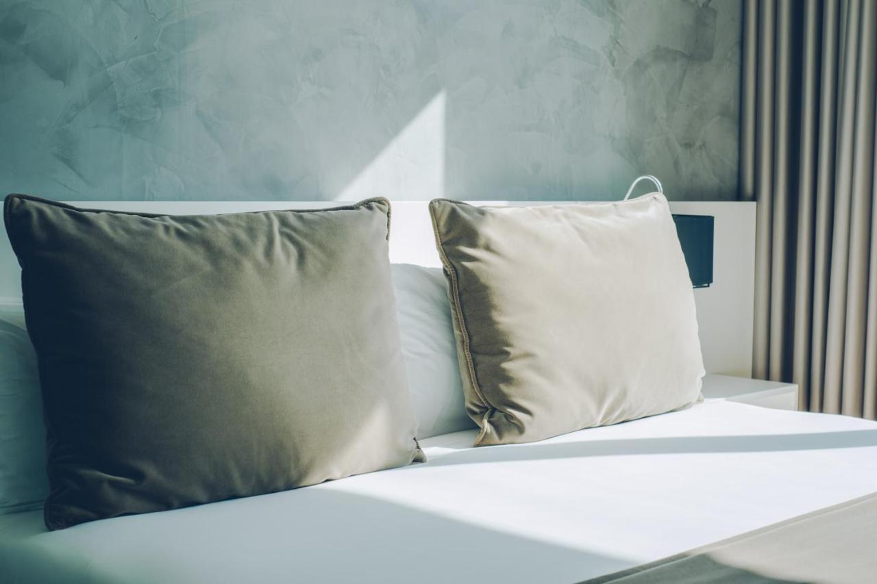Iberostar Selection Lisboa Hotel Exterior foto Pillows on a bed