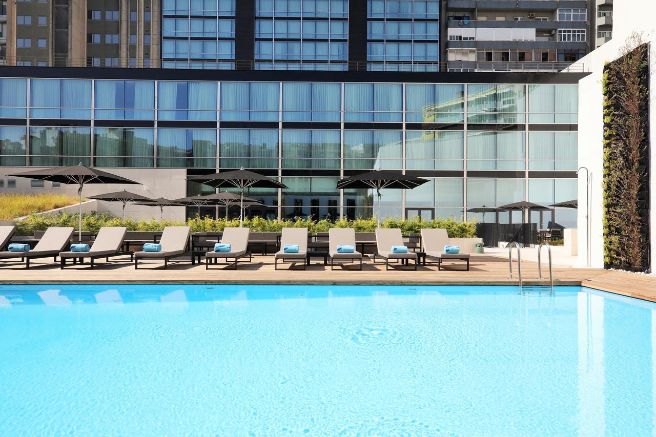 Iberostar Selection Lisboa Hotel Exterior foto The pool at the hotel