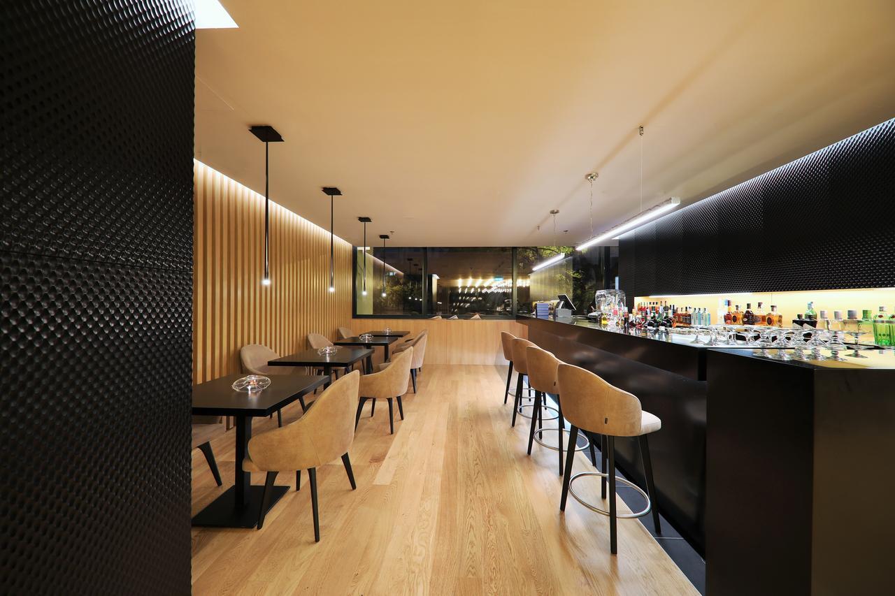Iberostar Selection Lisboa Hotel Exterior foto The bar at the 2012-opened lounge